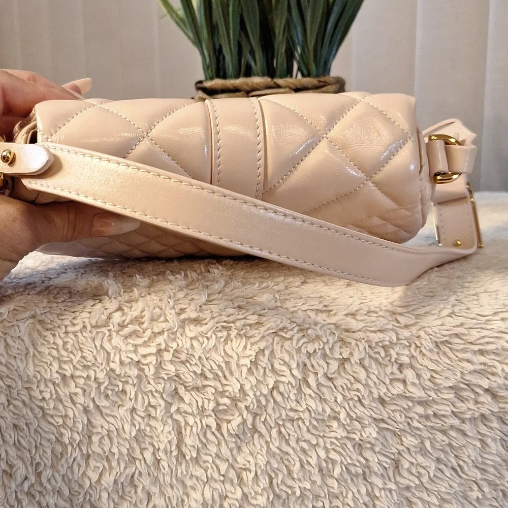 Gorgeous Versace Greca Goddess Leather Bag - Picture 8 of 14